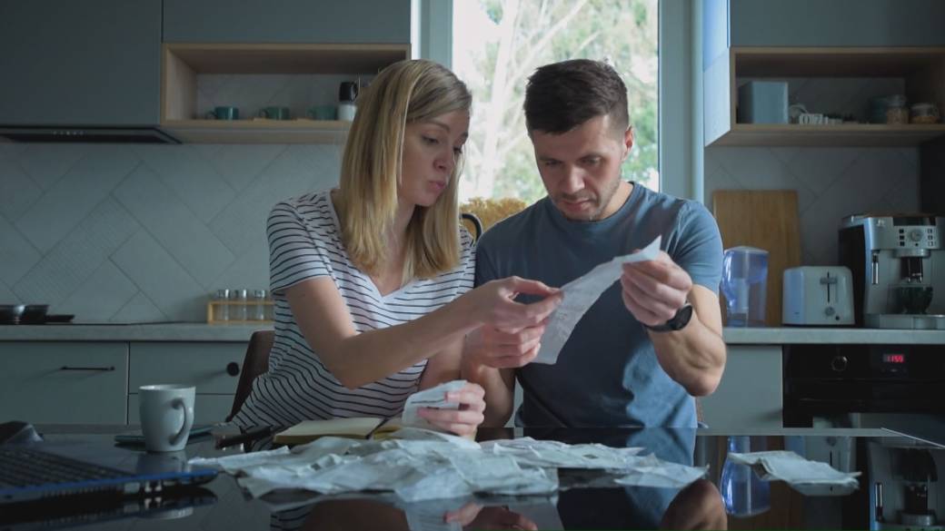 Click to play video: 'Business Matters: Canadians increasingly reliant on credit card debt to make ends meet'