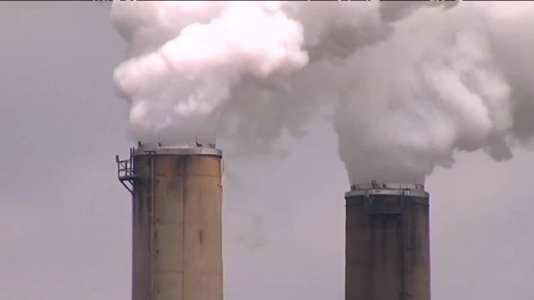 Click to play video: 'Carbon price rebates for Manitoba families'